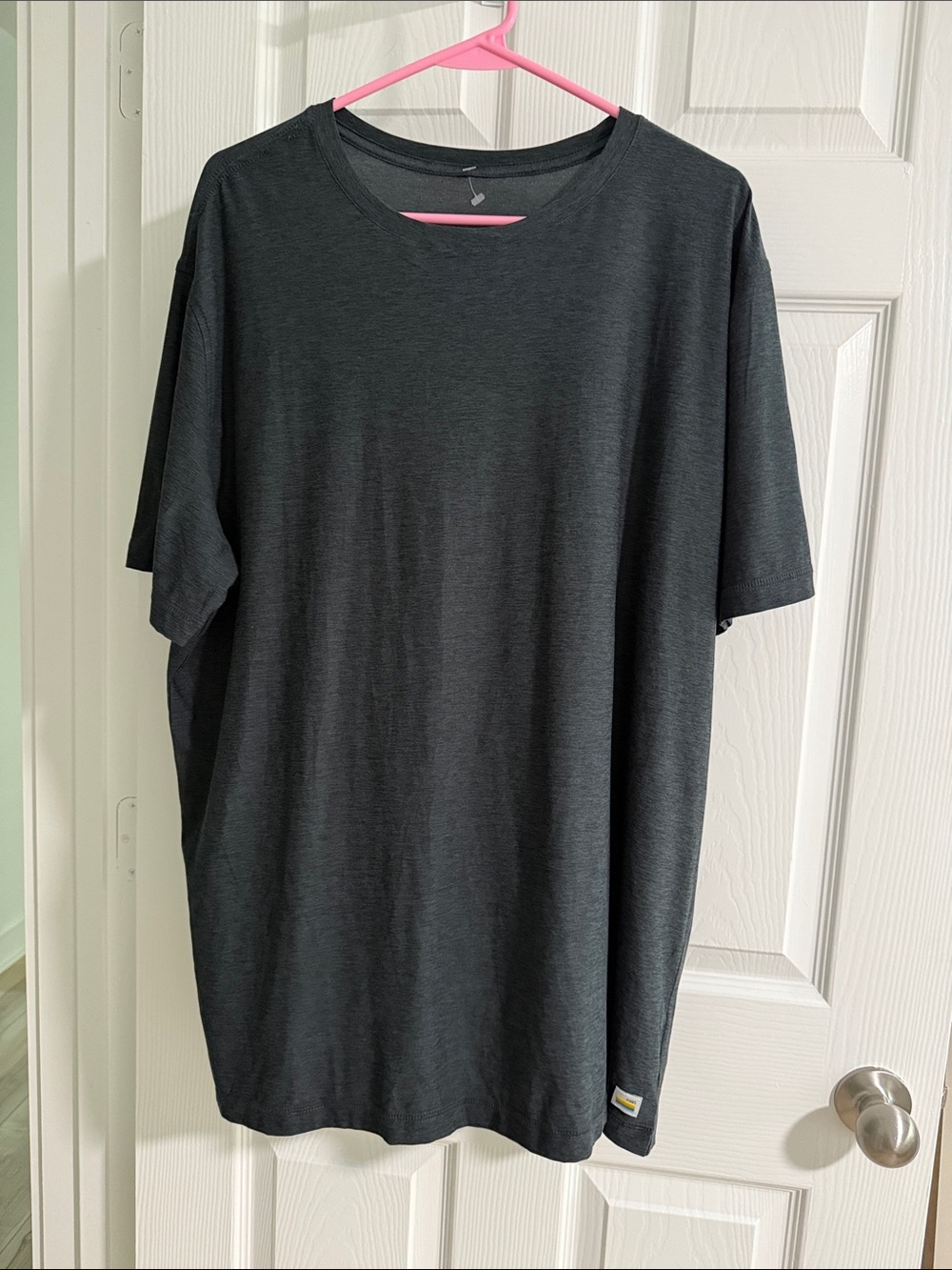 Vuori Men's Dark Charcoal Crew Neck Short Sleeve Tee